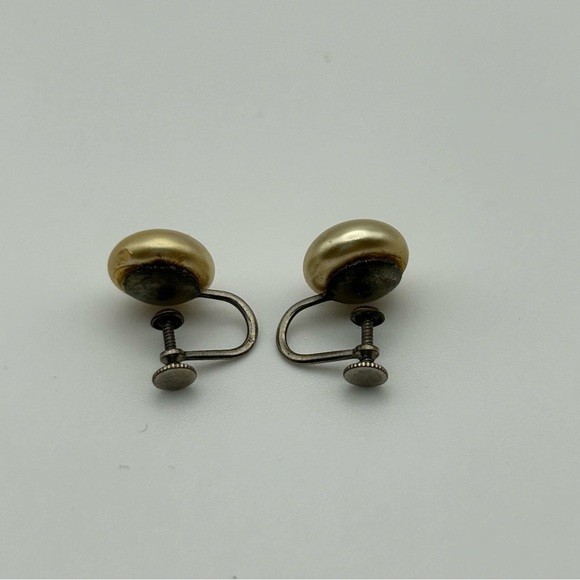 Vintage Gold Tone Round Flat Faux Pearl Screwback Stud Earrings Silver Tone - Picture 7 of 7